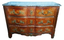 COMMODE CLASSIQUE. MARQUETERIE
