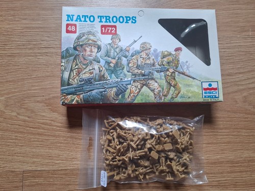 Esci nato troops - esci, (deux