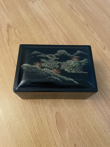 Boîte laquée vintage noire