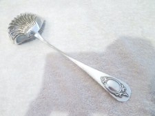 Cuillère saupoudrer argent 950 baguette medaillon LXVI Massat sugar sifter spoon