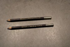 lot 2 crayons à compas