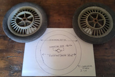 2 Anciennes roues de voiture à pédales DS jantes aluminium