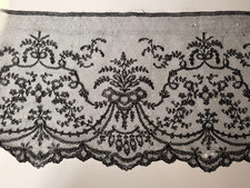 DENTELLE ANCIENNE - LARGE VOLANT DE CHANTILLY - 5.40 Mètres -  XIXème