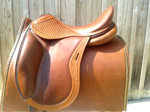 Selle cuir sculptée - cuir,