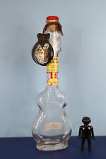 Ancienne bouteille Originale Moscatel Bodegas Garcés S.A. avec ses castagnettes.