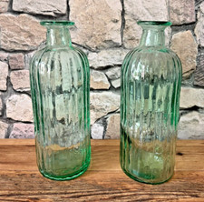 jolie paire de bouteille vase en verre soufflé idéal déco festivité couleur vert