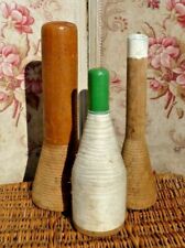 Mercerie ancienne, LOT 3 ANCIENNES BOBINES PORTES CHAPEAUX en BOIS PEINT VINTAGE