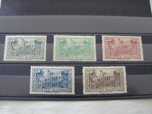 Algerie 200 204 neufs - 200, neufs*