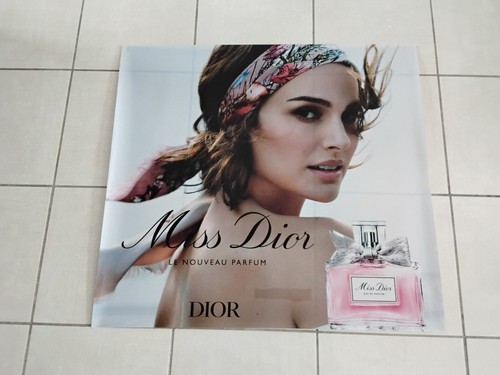 Affiche publicitaire miss - publicitaire,