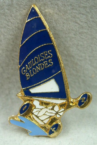 Pin gauloises blondes - "gauloises, blondes"