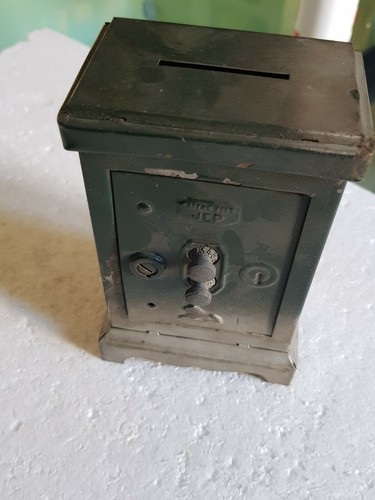 Ancienne tirelire coffre fort