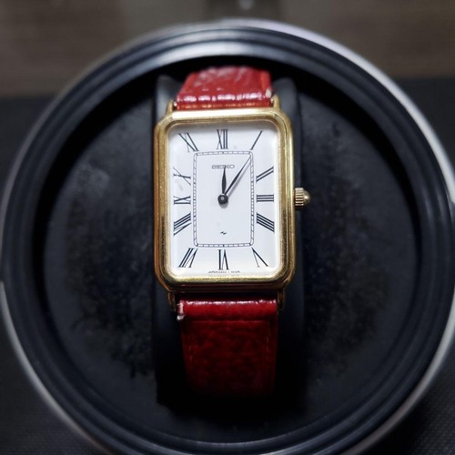 Montre remontage manuel - à,