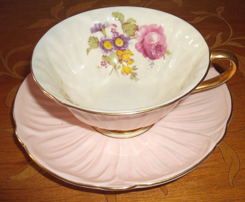 Ancienne tasse sous - et,