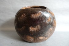 Vase oblong en grès émaillé scarifié signé et daté