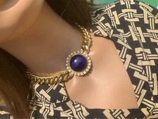 Collier pendentif vintage signé Dior, en pâte de verre et cristaux de swarovski