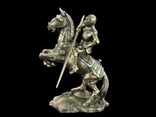 GRAND CHEVALIER À CHEVAL AVEC