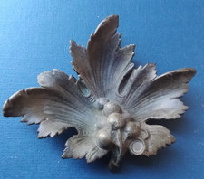Ancien cendrier à feuilles de