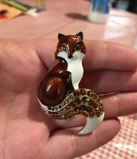 Broche renard élégante en métal doré et pierres brillantes - Bijoux des Lys