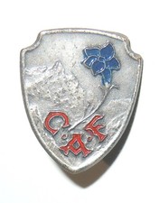 ANCIEN INSIGNE MINIATURE DU CLUB ALPIN FRANCAIS ( C.A.F. ) - Augis