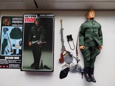 figurine et uniforme complets