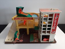 Ancien garage FISHER-PRICE TOYS - Années 70 - Réf 930