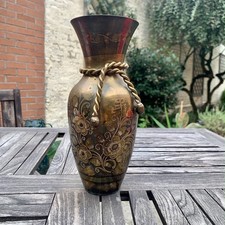Vase en laiton gravé de