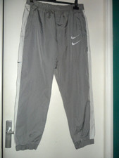 NIKE: BAS DE SURVETEMENT HOMME GRIS CLAIR/BANDE BLANCHE TAILLE XL TBE.