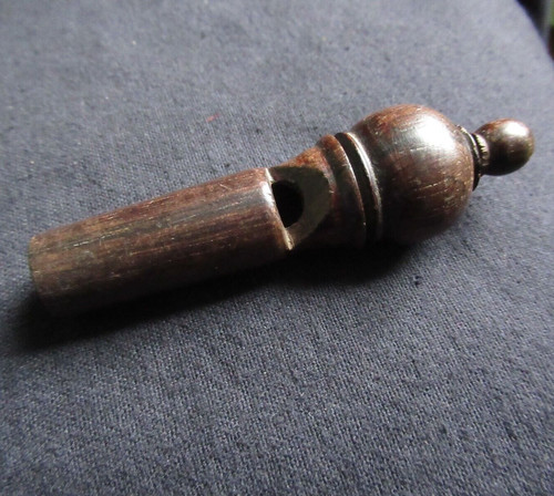 Antique whistle rosewood - antique,