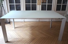 Gande table de repas moderne extensible (260 cm) modèle Nori par Bartoli Design.