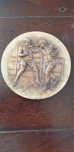 Medaillon sur boxe - sur, la