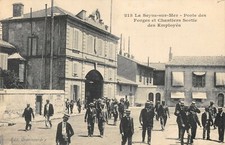 CPA 83 LA SEYNE SUR MER PORTE DES FORGES ET CHANTIERS SORTIE DES EMPLOYES