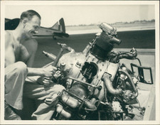 India, Gentlemen repairing an