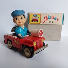 JOUET ANCIEN métal / plastique VOITURE JEEP POMPIER  FIRE CHIEF ANNEES 60 / 70
