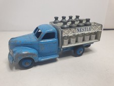 DINKY TOYS ANCIEN #25 O CAMION STUDEBAKER  LAITIER 'NESTLE" voir photos  bm