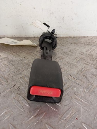 Attache ceinture avant gauche
