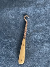 Ancien crochet tire lacet à bottines 