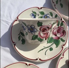 7 Tasses Et Soucoupes, Pot À