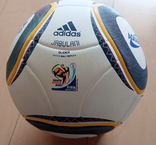 Réplique ballon de - de,