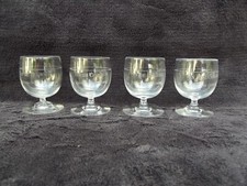 4 anciens petits verres