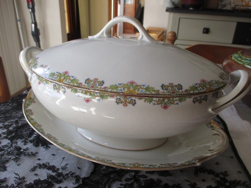 Ancienne soupière son - soupière,, plat