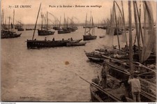 17409 cpa 44 Le Croisic - Pêche à la Sardine - Bateaux au mouillage