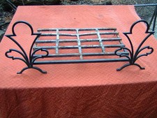 chenet / grille art déco fleur de lys fer forgé  drouet ? andiron