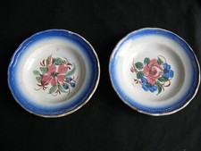 Très belle paire de plats en faïence Varages ? Moustiers ? à définir