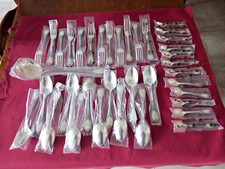 ménagère de 37 couverts en métal argenté  ERCUIS modèle DU BARRY sous blister