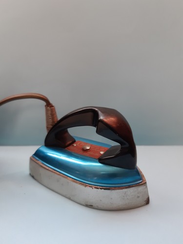 Ancien jouet fer - , repasser