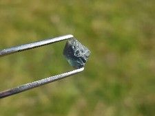 Saphir bleu brut de Nigeria