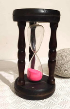 sablier ancien en bois et verre sable rose vintage