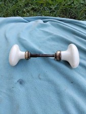 ancienne poignée de porte ovale  en porcelaine et laiton napoléon  carré de 6 mm