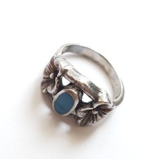 Ancien bague en argent motif fleurs et pierre bleu.X118