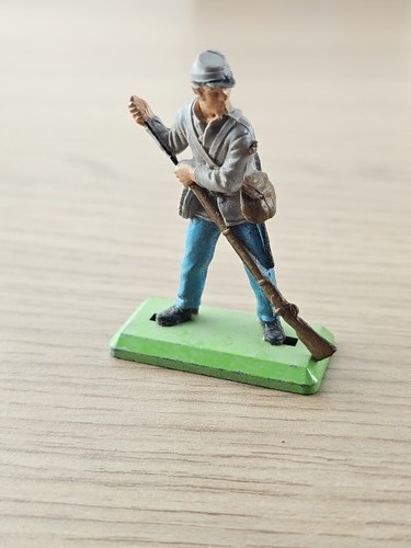 Figurine plomb ancienne - en,